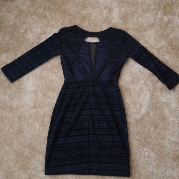 Mid- Sleeve Tribal Pattern dress - Picture 2 of 4